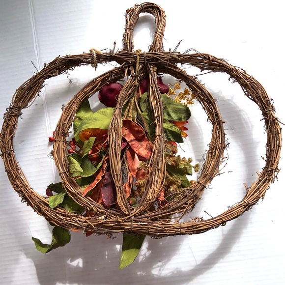 Festive Harvest Autumnal door hanging  19”x 15” - Picture 6 of 6